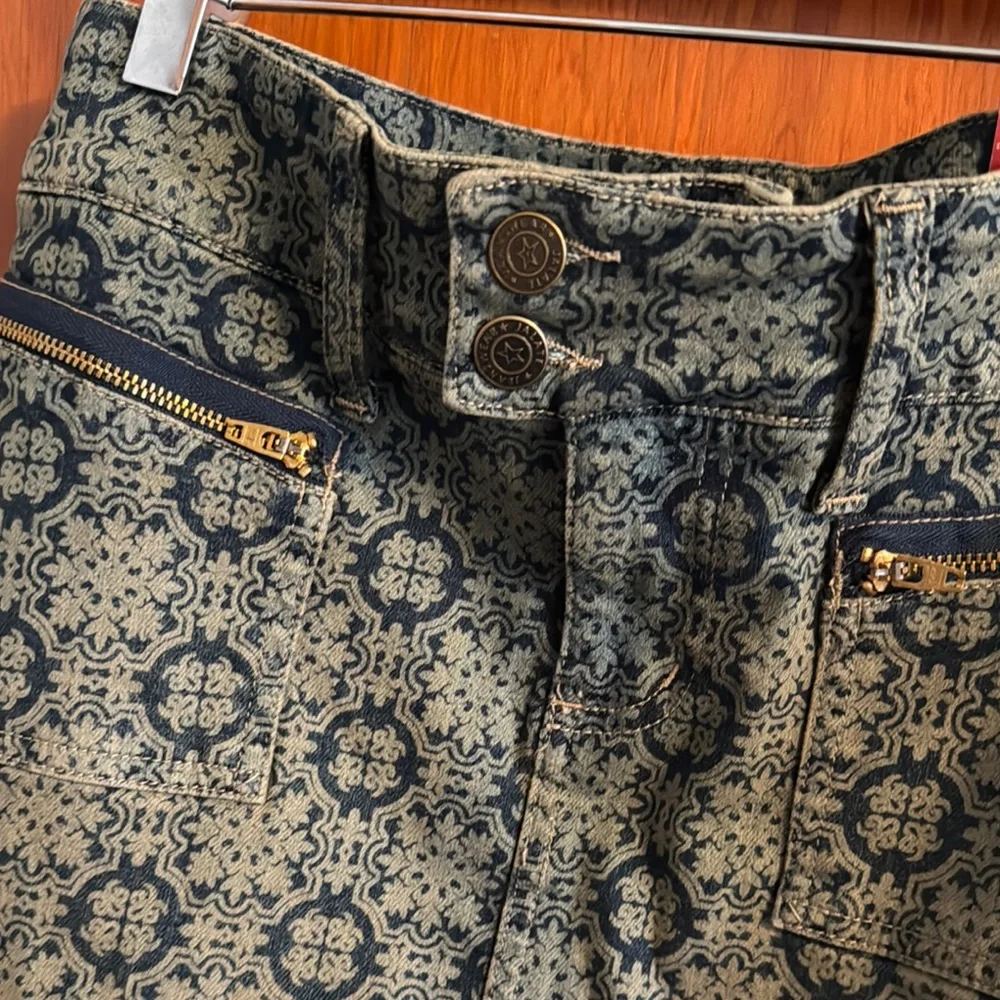 Elegant Patterned Skirt by jalate